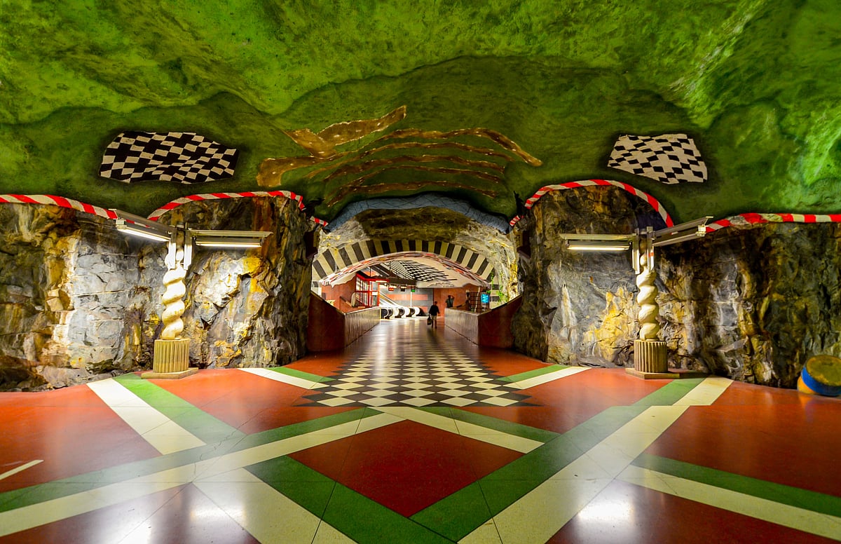 Kungsträdgården stations colour scheme is a reference to the old French garden of the area