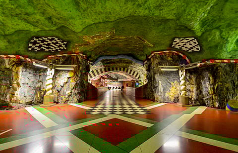 Kungsträdgården station's colour scheme is a reference to the old French garden of the area