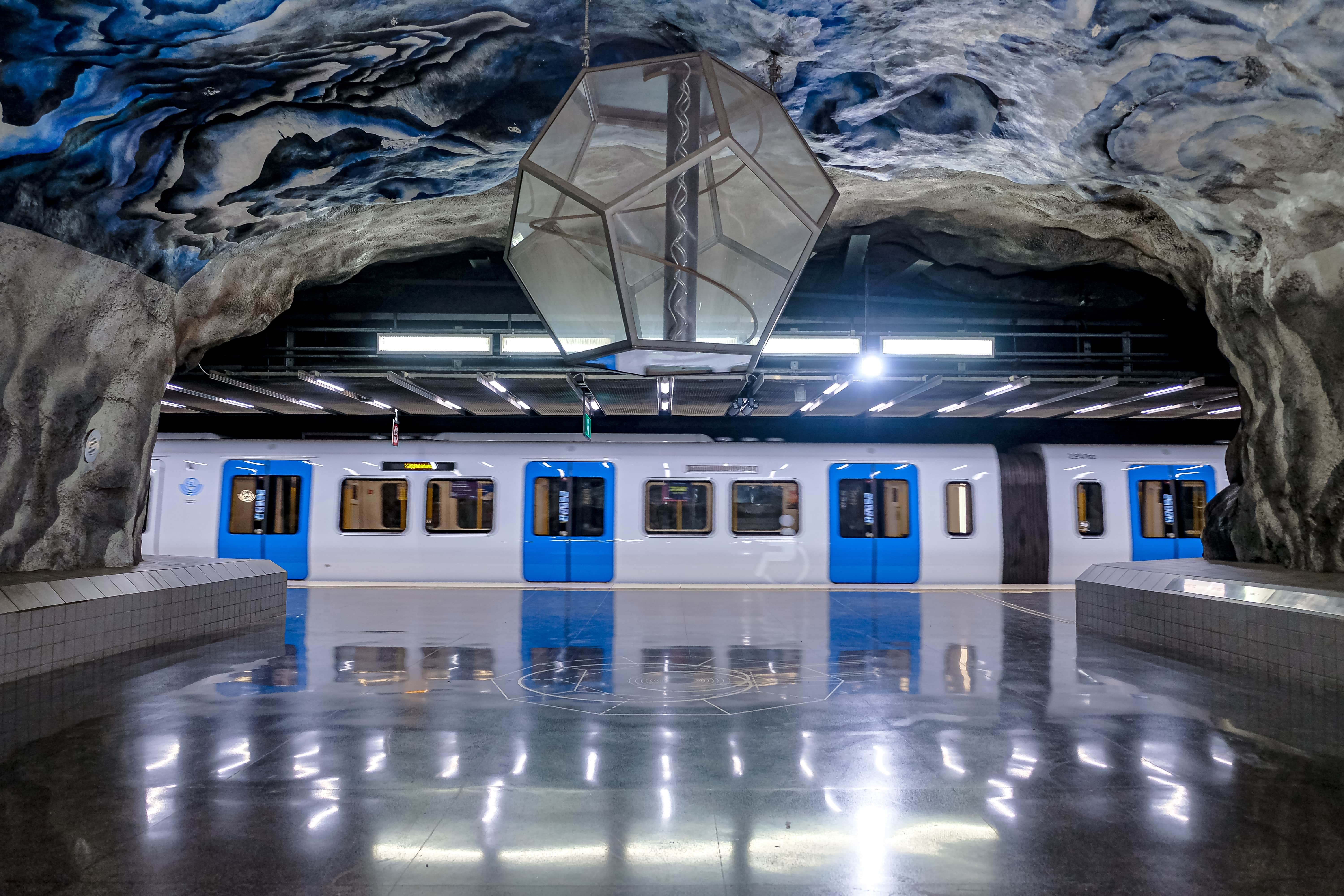 One of five polyhedra at Tekniska Högskolan station that highlights Plato’s five elements