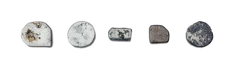 These early metallic punch-marked coins, some dating back to the Sangam Age, reflect an advanced trade system and economic activity in Keeladi, suggesting it was part of an organised and monetised urban society