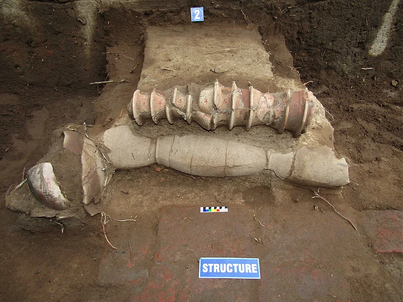 A partially reconstructed terracotta pipeline discovered at the site reveals an early form of civic water management infrastructure, attesting to urban planning and engineering knowledge