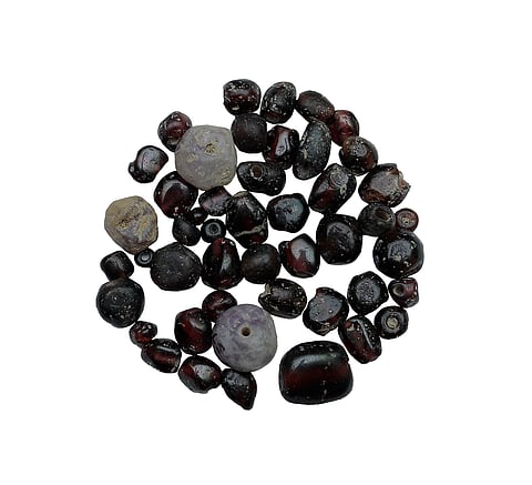Beads made from carnelian, agate, and other semi-precious stones were excavated in large numbers. Their presence signals trade links with other civilisations and highlights the role of Keeladi as a manufacturing and trading hub