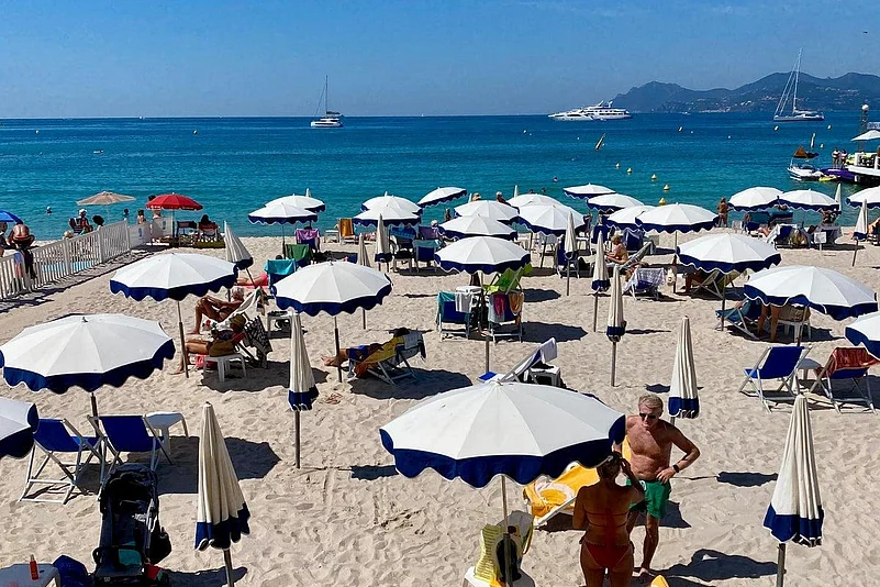 People stick to the beach as heatwaves continue in Europe