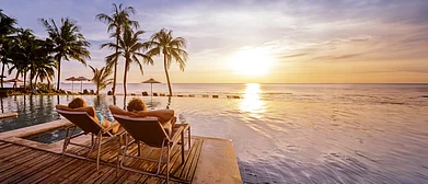 Shutterstock : Frolleagues sit back and relax on a getaway