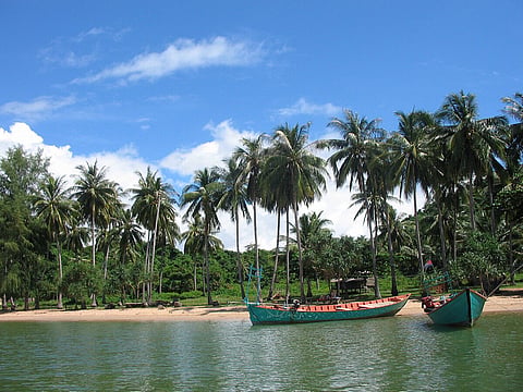 Boats anchored in the tranquil Koh Tonsay beach, Cambodia