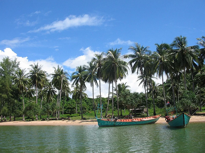 Boats anchored in the tranquil Koh Tonsay beach, Cambodia