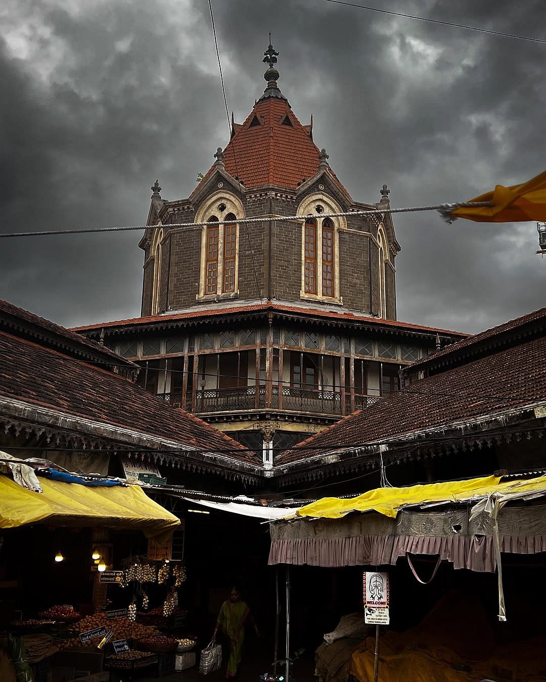 enthucutletmag/instagram : The iconic Mahathma Phule Mandai of Pune