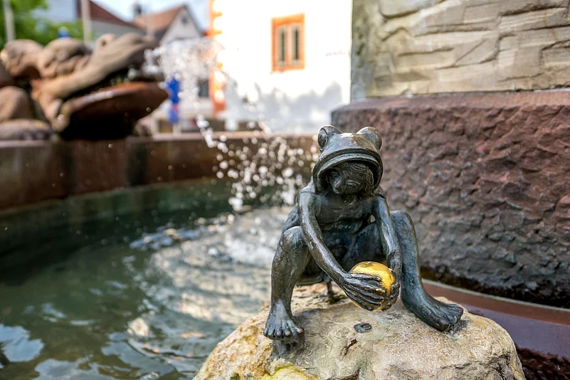 A statue of the Frog Prince in Steinau an der Straße