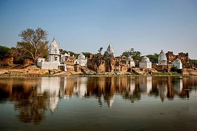 lyfeinframes/instagram : A view of the Bateshwar Dham of UP