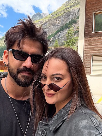 aslisona/instagram : Actor Sonakshi Sinha with Zaheer Iqbal in Switerland