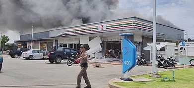 @vijayprashad/x : Disturbing visuals from the Thailand-Cambodia escalation