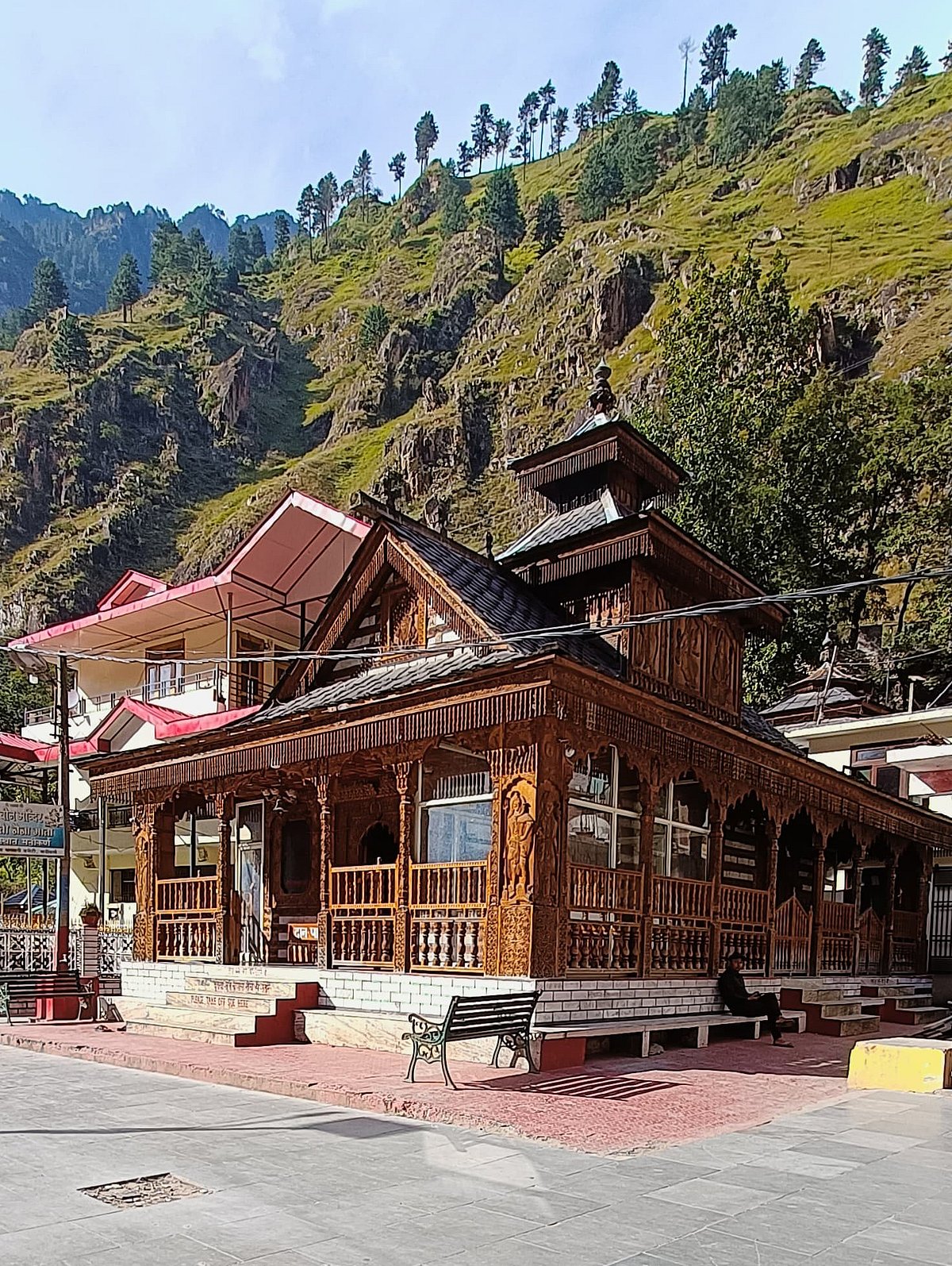 A traditional Himachal architecture on way to Manikaran Sahib