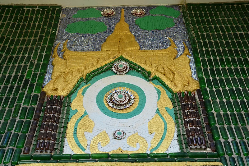 A look inside the Wat Pa Maha Chedi Kaew