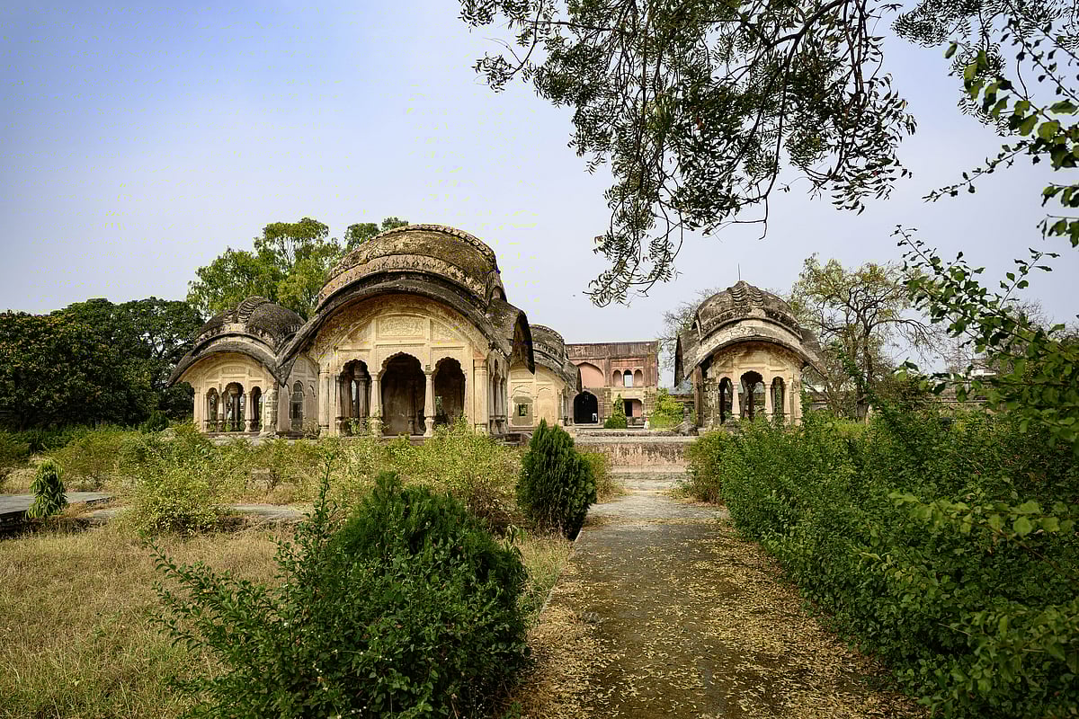 The Bani Begum Garden contains the tomb of Jahan Bano Begum, the consort of the Mughal prince Bidar Bakht