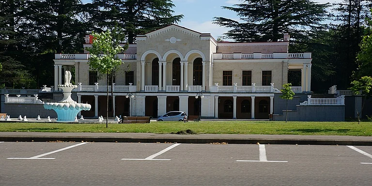 Tskaltubo Railway Station, Georgia - Zviad Avaliani/Wiki Commons