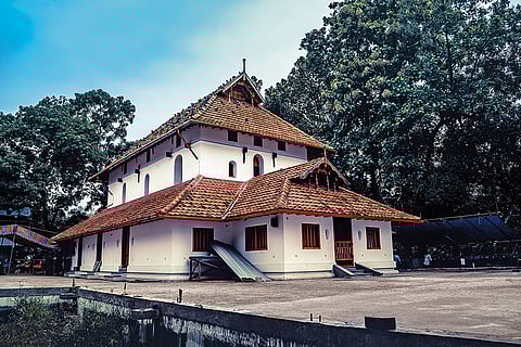 Kerala’s mosques, like the Juma Masjid are simple wooden buildings with tiled roofs