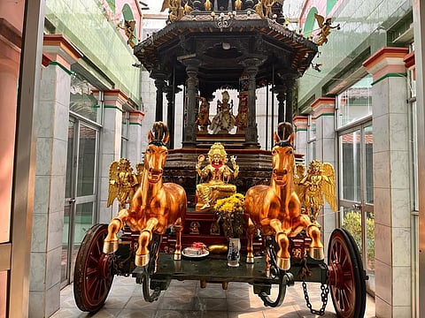 The temple houses Mariamman, her guardians Maduraiveeran and Pechiamman, and Lord Shiva statues