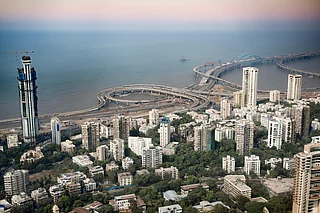 Mahyar Vaid/Shutterstock : An aerial view of the Mumbai Coastal Road