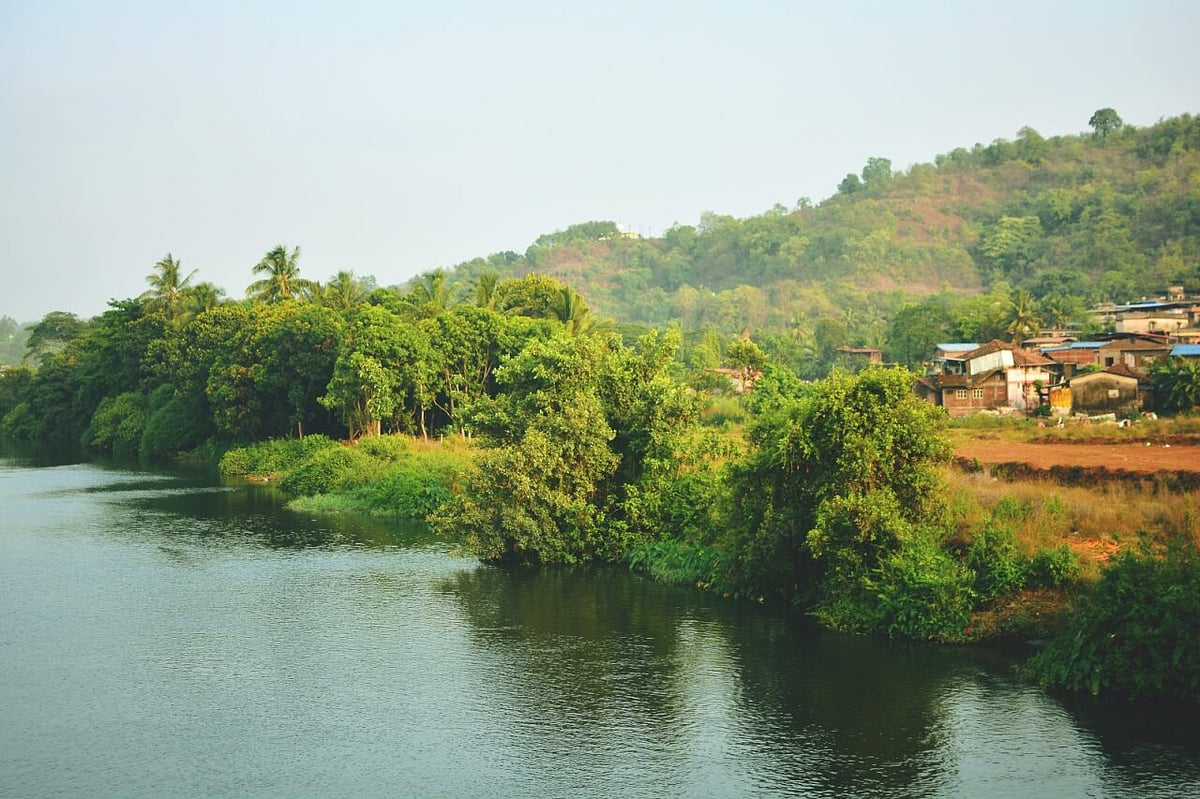 Chiplun is located on the banks of the Vashishti River 