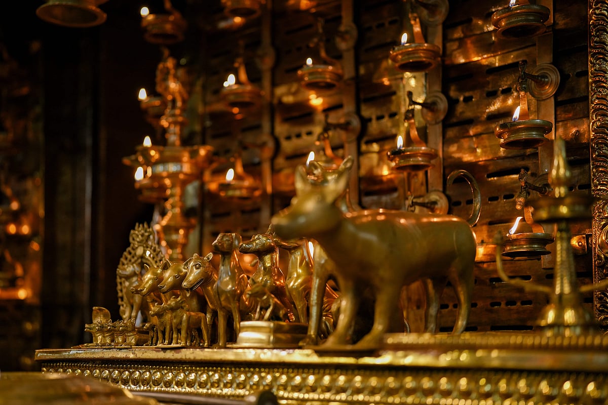 Dog figurines at the Parassini Madappura Sree Muthappan temple