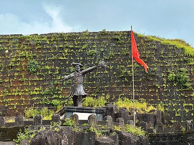 Kesariadvertising/Shutterstock : A statue of Veer Shiva Kashid at Panhala Fort