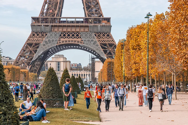 Tourists walk on the Champ de Mars in Paris (2022)