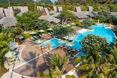 Nicolas Voisin : An aerial view of SAii Phi Phi Island Village