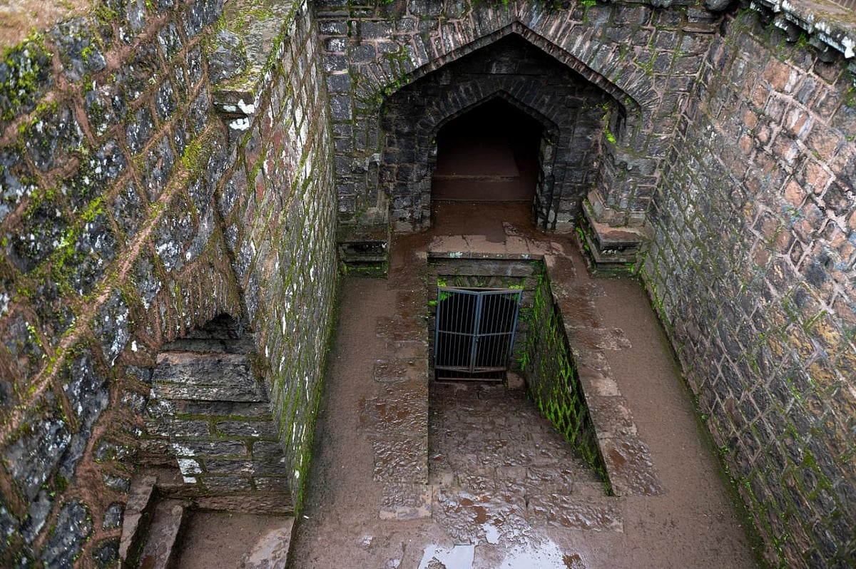 The Andhar Bavadi was an underground well that secretly supplied water during enemy blockades