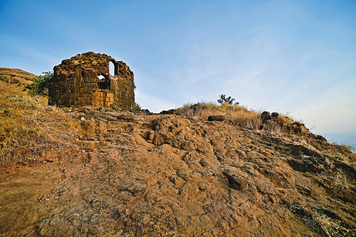Shutterstock : The 400-year-old Ratangad fort