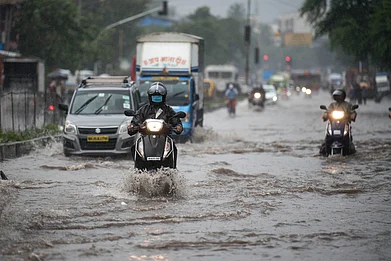 Manoej Paateel/Shutterstock : Heavy rainfall in Mumbai has caused widespread waterlogging, traffic chaos and safety concerns. This photo was taken in 2020
