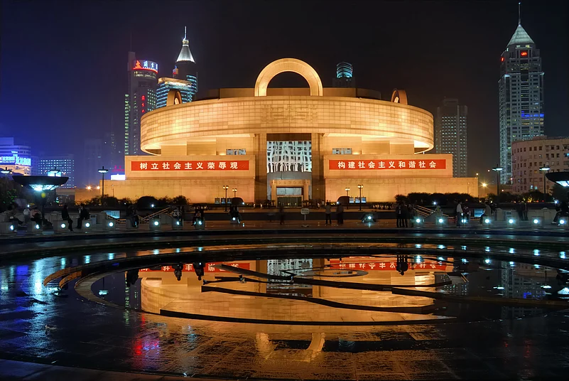 The Shanghai Museum has a collection of over 120,000 pieces