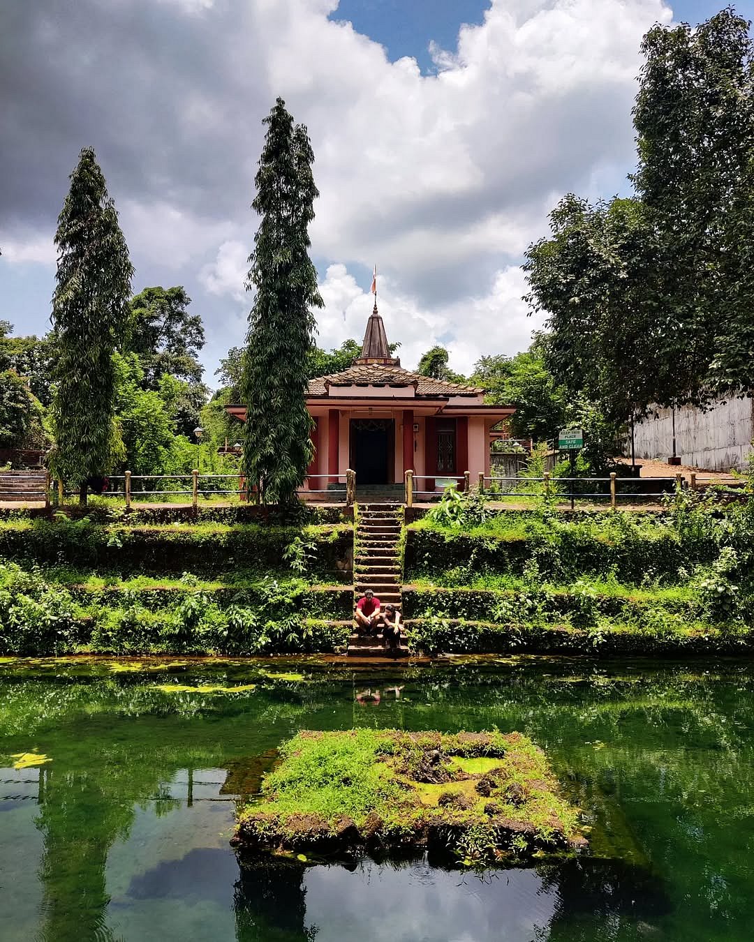 Gopinath Temple’s Budbudyanchi Tali in South Goa, also known as the Bubbling Lake, is a hidden natural wonder. - ronnie.4u/Instagram