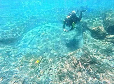 @globalmuseum/x : Archaeologists have discovered a well-preserved Roman bathhouse in the underwater ruins of Baiae, a resort getaway that was once part of the Roman Empire