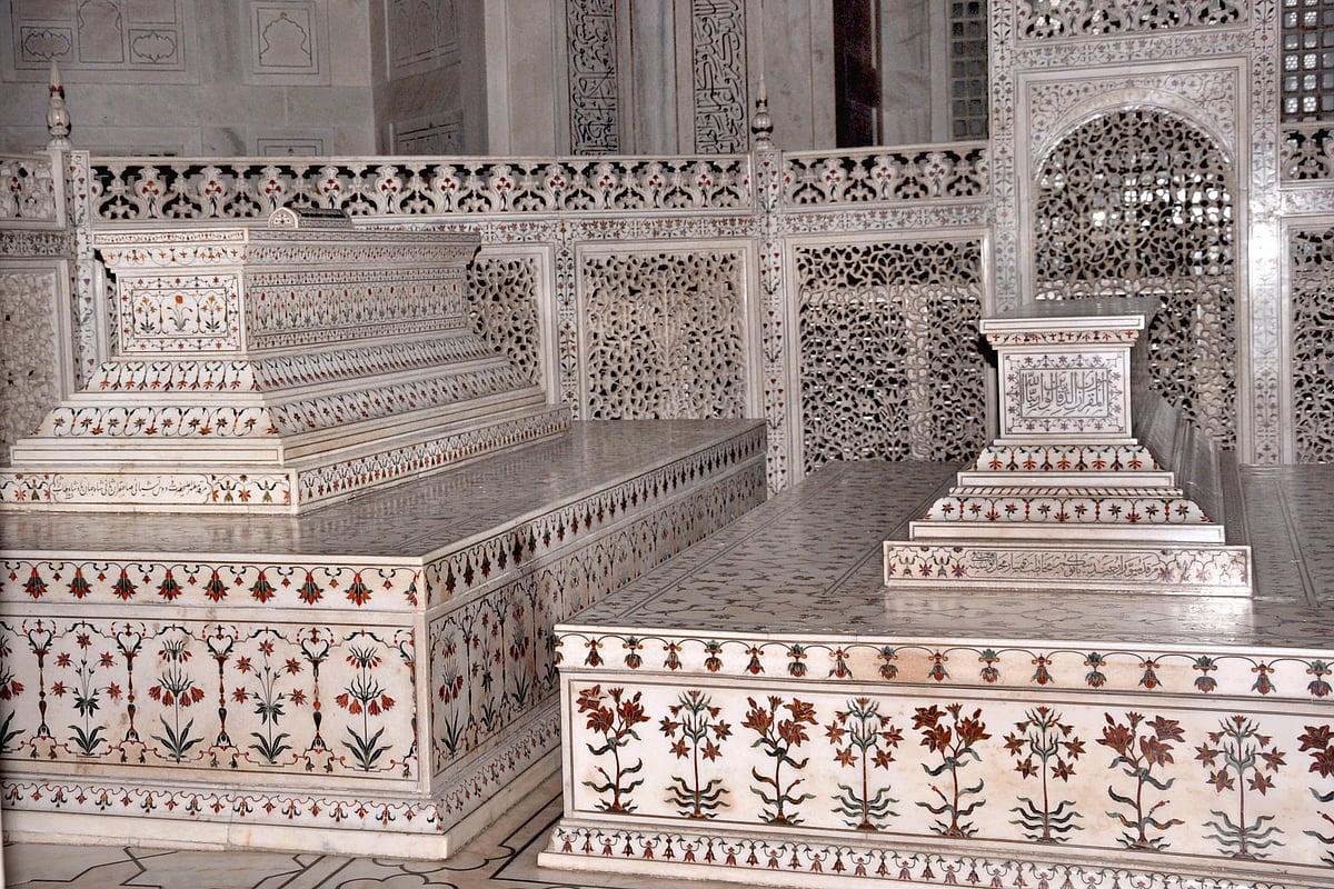The replica tombs of Shah Jahan (left) and Mumtaz Mahal (right) in the main mausoleum of the Taj Mahal