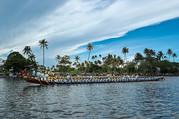 Shutterstock : Snake boat race, or, Vallam Kali, in Alappuzha, India