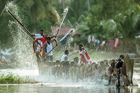 When teamwork becomes spectacle