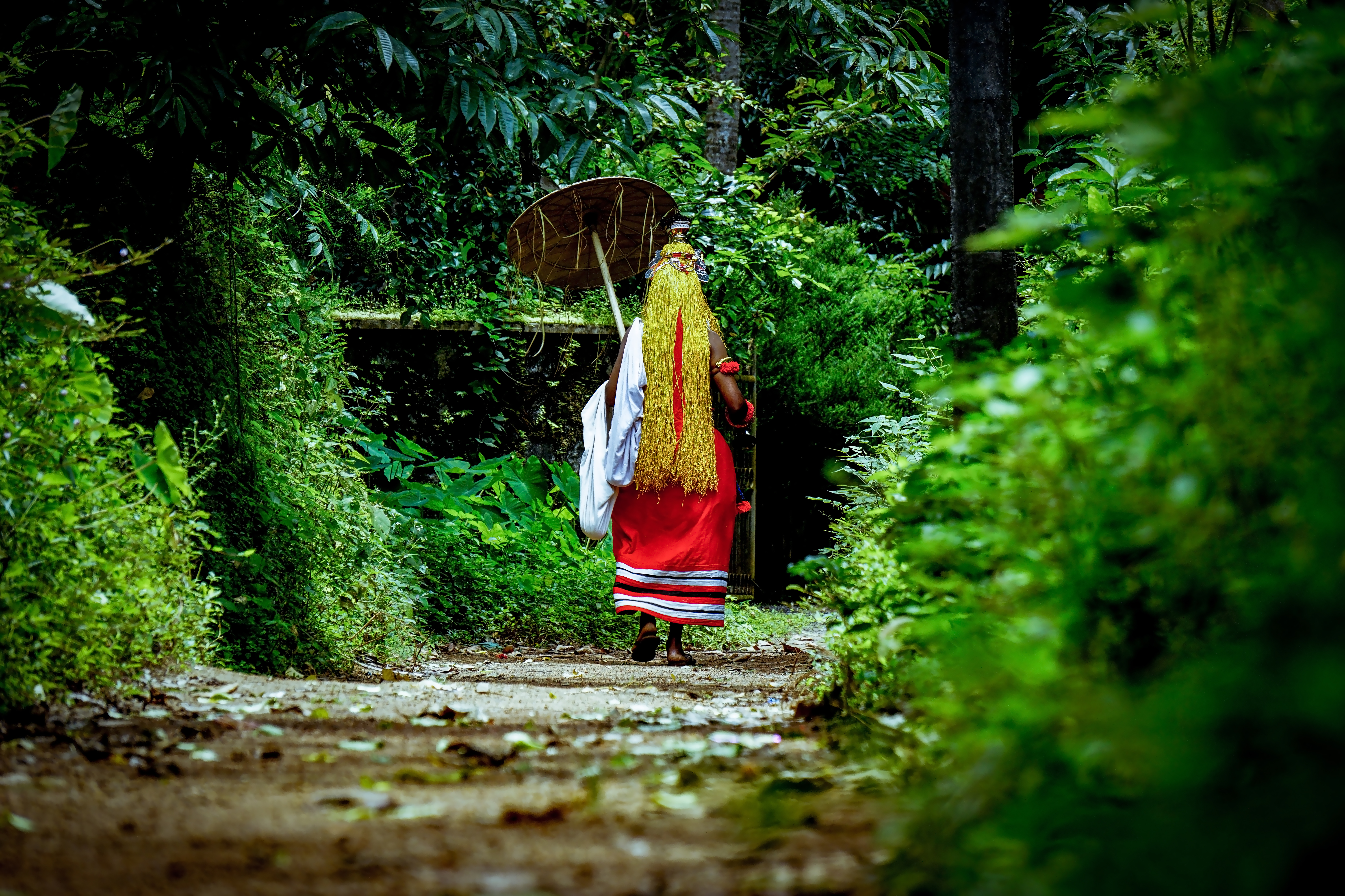 A fleeting glimpse of Onapottan carrying Mahabali’s spirit into village homes