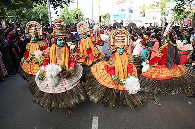 Supplied : Arjuna Nritham. Also called Mayilpeeli Thookam, it is a temple-allied dance endemic to south-central Kerala. Characterised by peacock-feathers, the performance essays the middle-Pandava Arjuna’s devotion for goddess Bhadrakali. Kottayam and Alappuzha are the homesteads of this art-form.