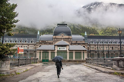 The station was damaged by fire, disrupted during the Spanish Civil War