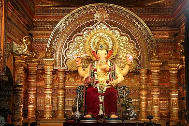 @LoksattaLive/x : A shot of Lalbaugcha Raja in Mumbai