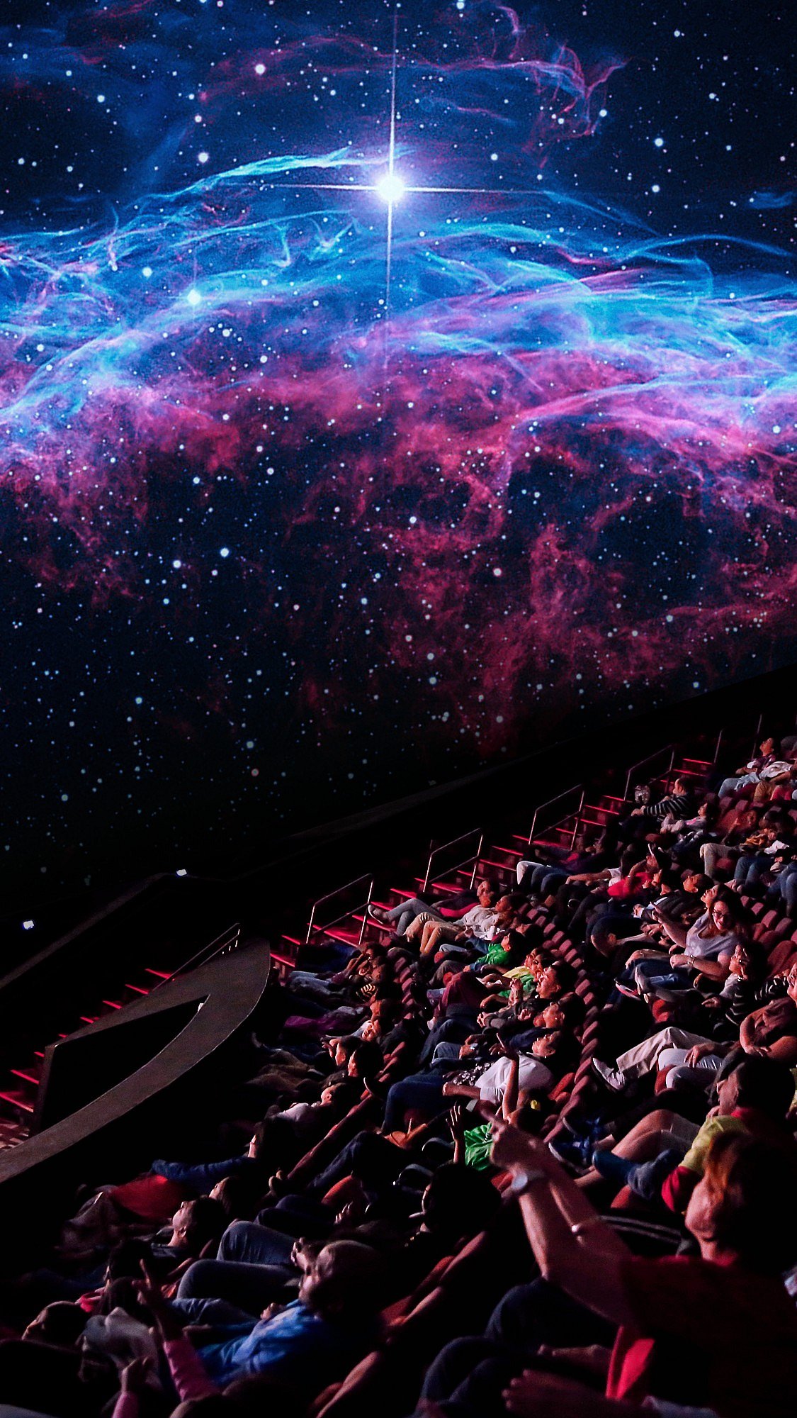 @LibertySciCtr/x : People mesmerised inside a planetarium