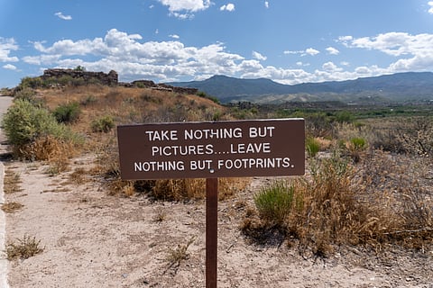 A sign at Tuzigoot National Monument urging visitors to follow the Leave No Trace principle