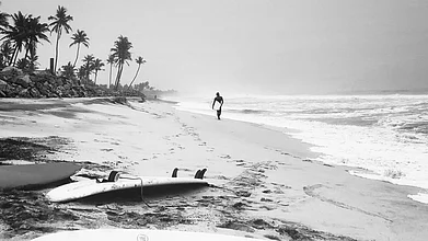 Photo by Francesca Noemi Marconi on Unsplash : Surfing in Varkala is a popular adventure activity