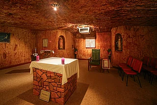 Alexandre.ROSA/Shutterstock : More than half of Coober Pedy’s residents live underground in “dugouts,” homes