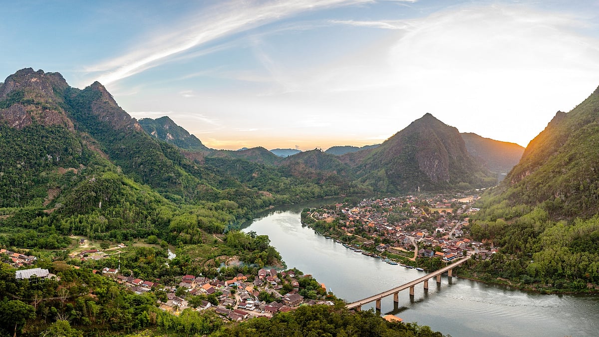 Shutterstock : In Laos, you can see turquoise waterfalls and golden temples without overspending.