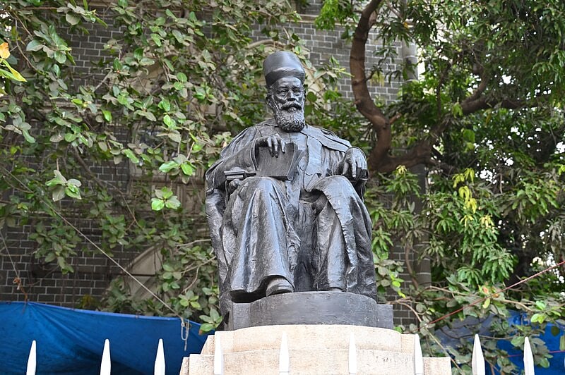 A shot of the Dadabhai Naoroji statue
