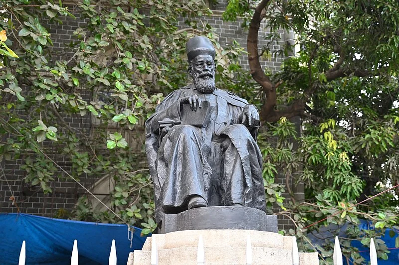 A shot of the Dadabhai Naoroji statue