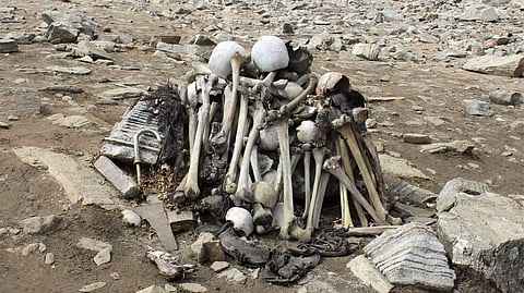 Human skeletons at Roopkund, Uttarakhand