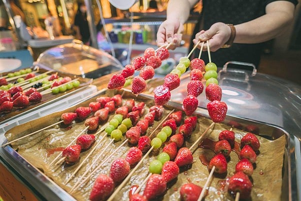 Try local delicacies on your visit to the Temple Street night market. 