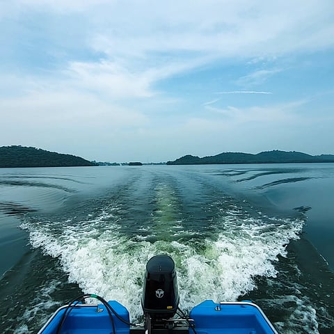 On the waters of Tilaiya Dam